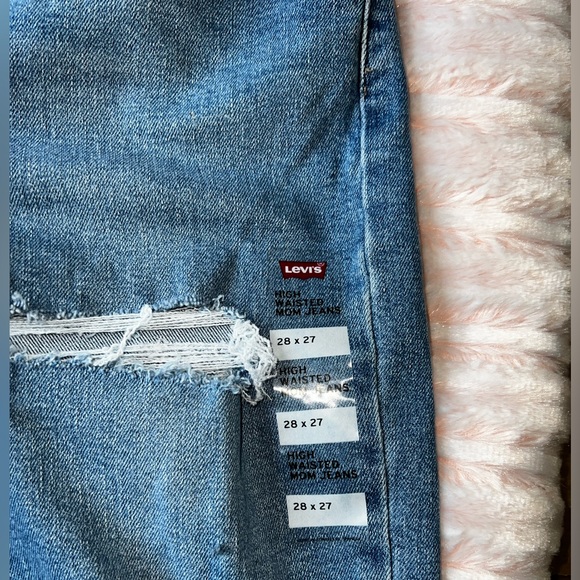 LEVIS High Waisted Mom Jeans - Picture 3 of 6